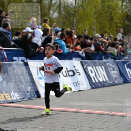 12.04.2026 - 45. Internationalen Wilhelmsburger Insellauf J. Mangold http://msf.ph/oto/9520416 12.04.2026 14:08:49 Ziel 749, 967, 774, 919, 754 meine-sportfotos.de