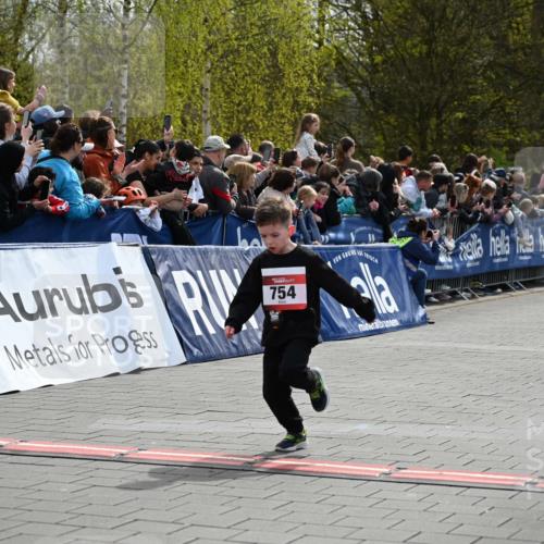 12.04.2026 - 45. Internationalen Wilhelmsburger Insellauf J. Mangold http://msf.ph/oto/9520443 12.04.2026 14:08:52 Ziel 774, 919, 754, 211, 711, 530 meine-sportfotos.de
