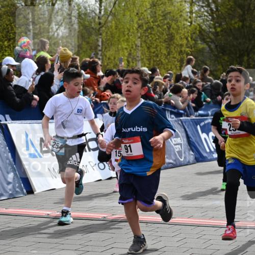 12.04.2026 - 45. Internationalen Wilhelmsburger Insellauf J. Mangold http://msf.ph/oto/9520460 12.04.2026 14:09:00 Ziel 211, 711, 530, 91, 254, 1506, 266, 713, 547, 762, 281, 928 meine-sportfotos.de