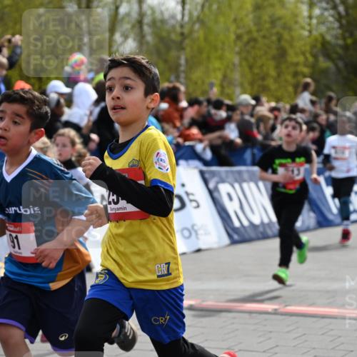 12.04.2026 - 45. Internationalen Wilhelmsburger Insellauf J. Mangold http://msf.ph/oto/9520467 12.04.2026 14:09:01 Ziel 91, 254, 1506, 266, 713, 547, 762, 281, 928, 953 meine-sportfotos.de