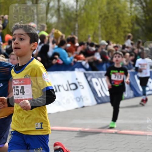 12.04.2026 - 45. Internationalen Wilhelmsburger Insellauf J. Mangold http://msf.ph/oto/9520468 12.04.2026 14:09:01 Ziel 91, 254, 1506, 266, 713, 547, 762, 281, 928, 953 meine-sportfotos.de