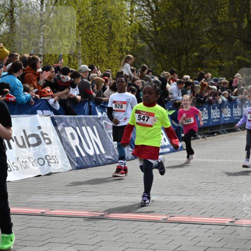 12.04.2026 - 45. Internationalen Wilhelmsburger Insellauf J. Mangold http://msf.ph/oto/9520470 12.04.2026 14:09:02 Ziel 91, 254, 1506, 266, 713, 547, 762, 281, 928, 953, 614, 235 meine-sportfotos.de