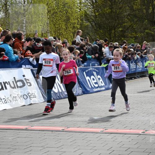 12.04.2026 - 45. Internationalen Wilhelmsburger Insellauf J. Mangold http://msf.ph/oto/9520480 12.04.2026 14:09:03 Ziel 91, 254, 1506, 266, 713, 547, 762, 281, 928, 953, 614, 235 meine-sportfotos.de