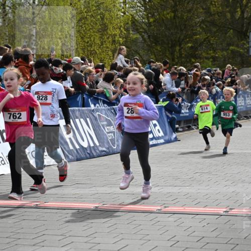 12.04.2026 - 45. Internationalen Wilhelmsburger Insellauf J. Mangold http://msf.ph/oto/9520487 12.04.2026 14:09:03 Ziel 91, 254, 1506, 266, 713, 547, 762, 281, 928, 953, 614, 235 meine-sportfotos.de