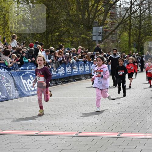 12.04.2026 - 45. Internationalen Wilhelmsburger Insellauf J. Mangold http://msf.ph/oto/9520506 12.04.2026 14:09:08 Ziel 928, 953, 614, 235, 50, 256, 214, 939, 274, 191, 1075 meine-sportfotos.de