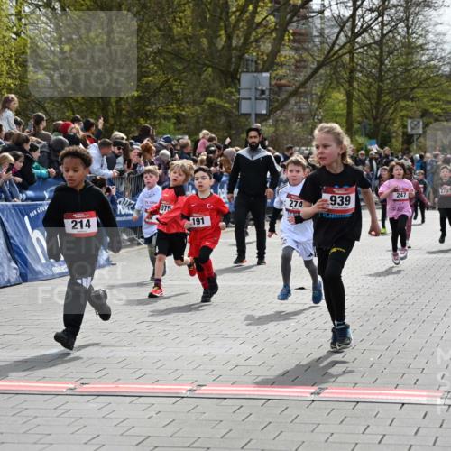 12.04.2026 - 45. Internationalen Wilhelmsburger Insellauf J. Mangold http://msf.ph/oto/9520524 12.04.2026 14:09:10 Ziel 614, 235, 50, 256, 214, 939, 274, 191, 1075, 52, 247, 453, 273 meine-sportfotos.de