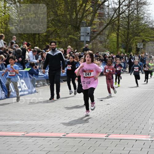 12.04.2026 - 45. Internationalen Wilhelmsburger Insellauf J. Mangold http://msf.ph/oto/9520537 12.04.2026 14:09:13 Ziel 50, 256, 214, 939, 274, 191, 1075, 52, 247, 453, 273, 955, 786 meine-sportfotos.de