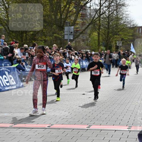 12.04.2026 - 45. Internationalen Wilhelmsburger Insellauf J. Mangold http://msf.ph/oto/9520561 12.04.2026 14:09:17 Ziel 52, 247, 453, 273, 955, 786, 947, 180, 12, 911, 741, 1502, 927, 215 meine-sportfotos.de