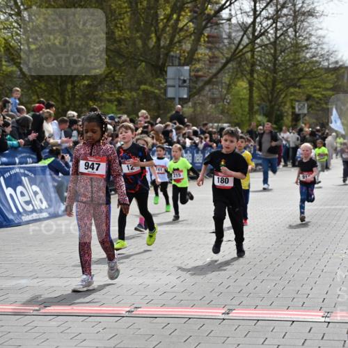 12.04.2026 - 45. Internationalen Wilhelmsburger Insellauf J. Mangold http://msf.ph/oto/9520564 12.04.2026 14:09:18 Ziel 453, 273, 955, 786, 947, 180, 12, 911, 741, 1502, 927, 215, 577 meine-sportfotos.de