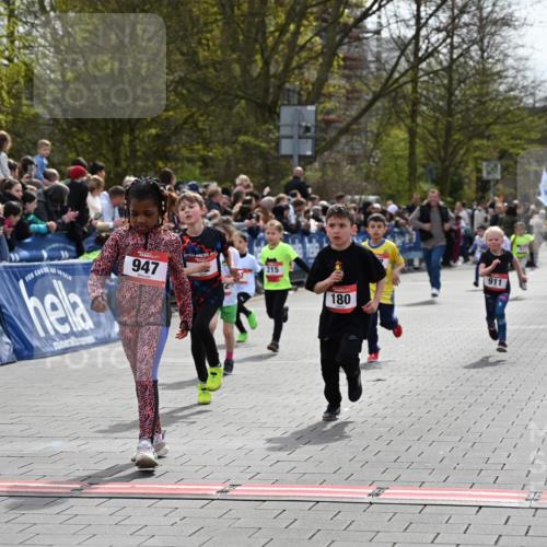 12.04.2026 - 45. Internationalen Wilhelmsburger Insellauf J. Mangold http://msf.ph/oto/9520567 12.04.2026 14:09:18 Ziel 453, 273, 955, 786, 947, 180, 12, 911, 741, 1502, 927, 215, 577 meine-sportfotos.de