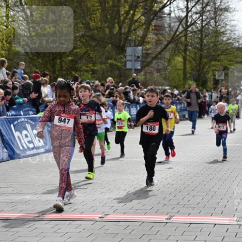 12.04.2026 - 45. Internationalen Wilhelmsburger Insellauf J. Mangold http://msf.ph/oto/9520568 12.04.2026 14:09:18 Ziel 453, 273, 955, 786, 947, 180, 12, 911, 741, 1502, 927, 215, 577 meine-sportfotos.de