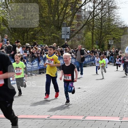 12.04.2026 - 45. Internationalen Wilhelmsburger Insellauf J. Mangold http://msf.ph/oto/9520576 12.04.2026 14:09:20 Ziel 786, 947, 180, 12, 911, 741, 1502, 927, 215, 577, 223, 271 meine-sportfotos.de
