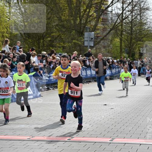 12.04.2026 - 45. Internationalen Wilhelmsburger Insellauf J. Mangold http://msf.ph/oto/9520580 12.04.2026 14:09:20 Ziel 786, 947, 180, 12, 911, 741, 1502, 927, 215, 577, 223, 271 meine-sportfotos.de