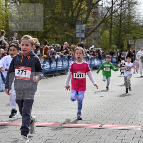 12.04.2026 - 45. Internationalen Wilhelmsburger Insellauf J. Mangold http://msf.ph/oto/9520625 12.04.2026 14:09:25 Ziel 927, 215, 577, 223, 271, 691, 1511, 252, 270, 220, 219 meine-sportfotos.de
