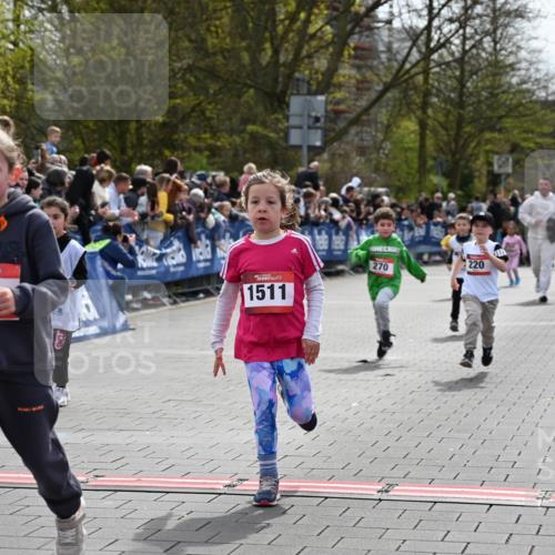 12.04.2026 - 45. Internationalen Wilhelmsburger Insellauf J. Mangold http://msf.ph/oto/9520629 12.04.2026 14:09:26 Ziel 577, 223, 271, 691, 1511, 252, 270, 220, 219 meine-sportfotos.de