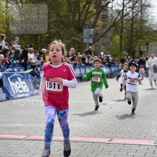 12.04.2026 - 45. Internationalen Wilhelmsburger Insellauf J. Mangold http://msf.ph/oto/9520635 12.04.2026 14:09:26 Ziel 577, 223, 271, 691, 1511, 252, 270, 220, 219 meine-sportfotos.de