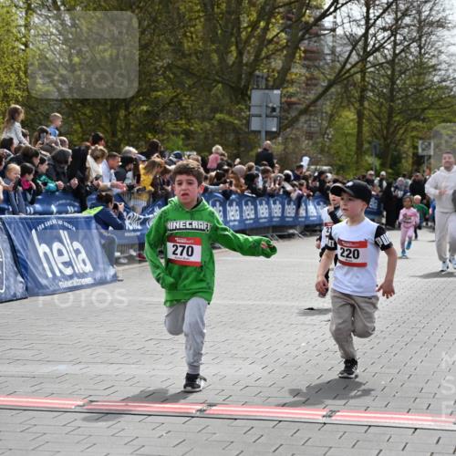 12.04.2026 - 45. Internationalen Wilhelmsburger Insellauf J. Mangold http://msf.ph/oto/9520639 12.04.2026 14:09:27 Ziel 223, 271, 691, 1511, 252, 270, 220, 219 meine-sportfotos.de