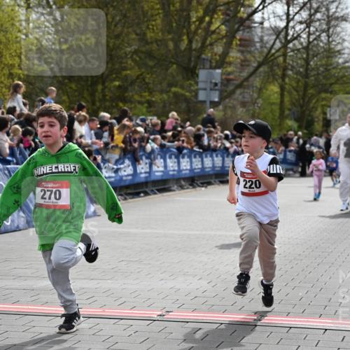 12.04.2026 - 45. Internationalen Wilhelmsburger Insellauf J. Mangold http://msf.ph/oto/9520644 12.04.2026 14:09:27 Ziel 223, 271, 691, 1511, 252, 270, 220, 219 meine-sportfotos.de