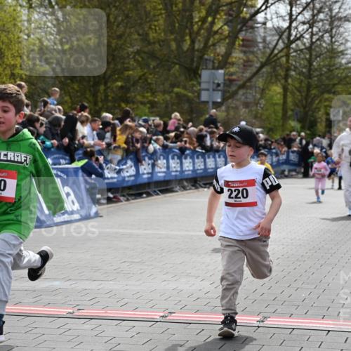 12.04.2026 - 45. Internationalen Wilhelmsburger Insellauf J. Mangold http://msf.ph/oto/9520646 12.04.2026 14:09:28 Ziel 223, 271, 691, 1511, 252, 270, 220, 219, 216 meine-sportfotos.de