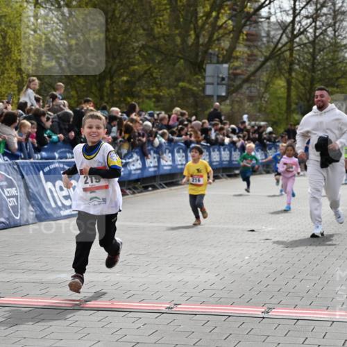 12.04.2026 - 45. Internationalen Wilhelmsburger Insellauf J. Mangold http://msf.ph/oto/9520658 12.04.2026 14:09:30 Ziel 252, 270, 220, 219, 216, 25, 1066, 209 meine-sportfotos.de