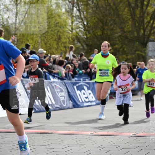 12.04.2026 - 45. Internationalen Wilhelmsburger Insellauf J. Mangold http://msf.ph/oto/9520666 12.04.2026 14:09:35 Ziel 216, 25, 1066, 209, 915, 221, 541, 1501 meine-sportfotos.de