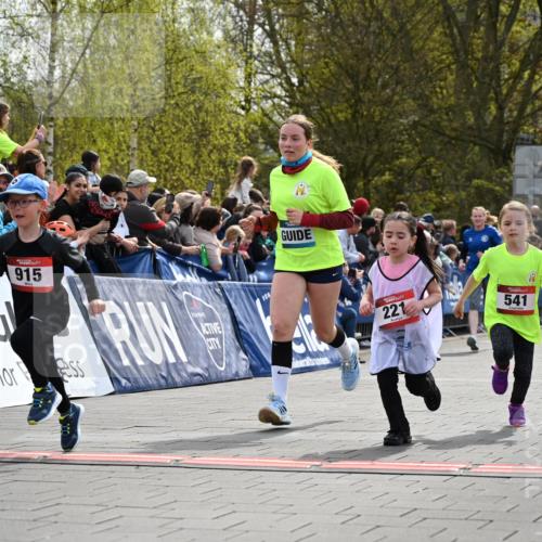 12.04.2026 - 45. Internationalen Wilhelmsburger Insellauf J. Mangold http://msf.ph/oto/9520669 12.04.2026 14:09:35 Ziel 216, 25, 1066, 209, 915, 221, 541, 1501 meine-sportfotos.de