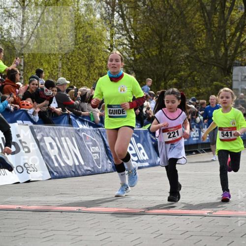 12.04.2026 - 45. Internationalen Wilhelmsburger Insellauf J. Mangold http://msf.ph/oto/9520671 12.04.2026 14:09:35 Ziel 216, 25, 1066, 209, 915, 221, 541, 1501 meine-sportfotos.de