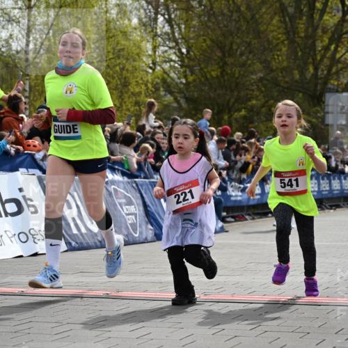12.04.2026 - 45. Internationalen Wilhelmsburger Insellauf J. Mangold http://msf.ph/oto/9520674 12.04.2026 14:09:36 Ziel 216, 25, 1066, 209, 915, 221, 541, 1501, 249 meine-sportfotos.de