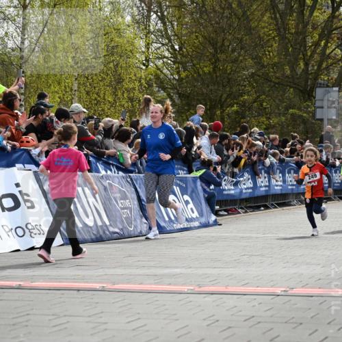 12.04.2026 - 45. Internationalen Wilhelmsburger Insellauf J. Mangold http://msf.ph/oto/9520688 12.04.2026 14:09:37 Ziel 25, 1066, 209, 915, 221, 541, 1501, 249, 1059, 1516, 94 meine-sportfotos.de
