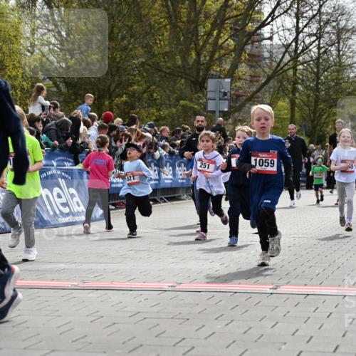 12.04.2026 - 45. Internationalen Wilhelmsburger Insellauf J. Mangold http://msf.ph/oto/9520712 12.04.2026 14:09:40 Ziel 541, 1501, 249, 1059, 1516, 94, 921, 251, 945, 934 meine-sportfotos.de