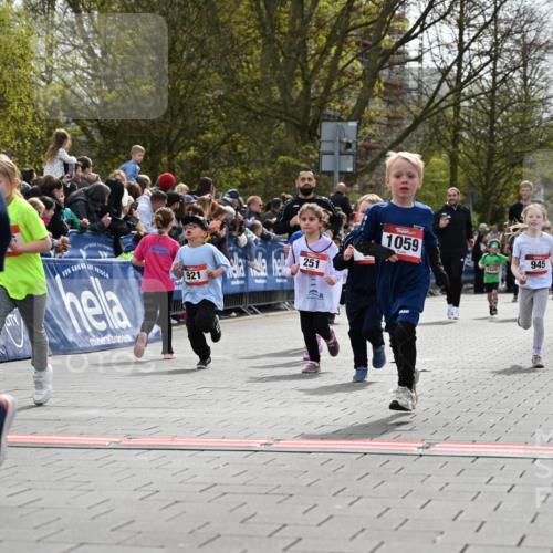12.04.2026 - 45. Internationalen Wilhelmsburger Insellauf J. Mangold http://msf.ph/oto/9520713 12.04.2026 14:09:40 Ziel 541, 1501, 249, 1059, 1516, 94, 921, 251, 945, 934 meine-sportfotos.de