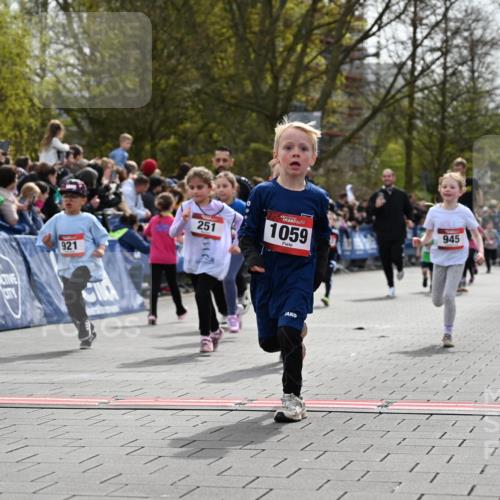 12.04.2026 - 45. Internationalen Wilhelmsburger Insellauf J. Mangold http://msf.ph/oto/9520717 12.04.2026 14:09:41 Ziel 1501, 249, 1059, 1516, 94, 921, 251, 945, 934, 212, 735, 190 meine-sportfotos.de