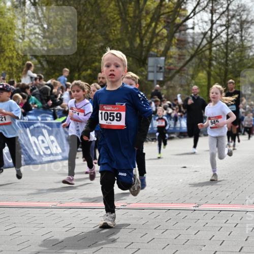 12.04.2026 - 45. Internationalen Wilhelmsburger Insellauf J. Mangold http://msf.ph/oto/9520721 12.04.2026 14:09:41 Ziel 1501, 249, 1059, 1516, 94, 921, 251, 945, 934, 212, 735, 190 meine-sportfotos.de