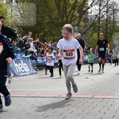 12.04.2026 - 45. Internationalen Wilhelmsburger Insellauf J. Mangold http://msf.ph/oto/9520731 12.04.2026 14:09:43 Ziel 1501, 249, 1059, 1516, 94, 921, 251, 945, 934, 212, 735, 190, 240, 1520 meine-sportfotos.de