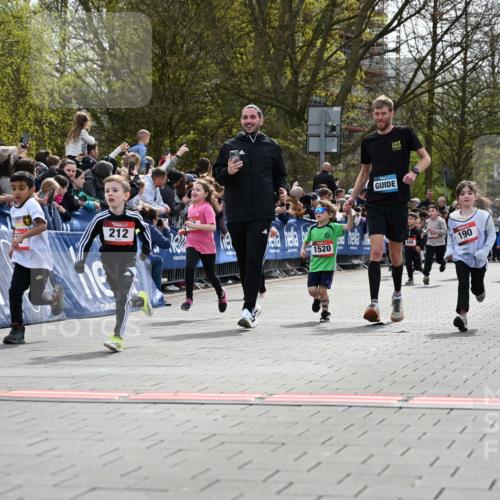 12.04.2026 - 45. Internationalen Wilhelmsburger Insellauf J. Mangold http://msf.ph/oto/9520739 12.04.2026 14:09:44 Ziel 249, 1059, 1516, 94, 921, 251, 945, 934, 212, 735, 190, 240, 1520, 206 meine-sportfotos.de
