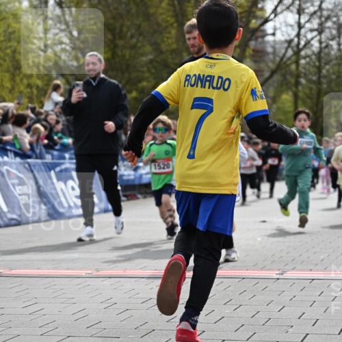 12.04.2026 - 45. Internationalen Wilhelmsburger Insellauf J. Mangold http://msf.ph/oto/9520745 12.04.2026 14:09:46 Ziel 921, 251, 945, 934, 212, 735, 190, 240, 1520, 206, 908, 776, 172, 183, 196, 449, 772 meine-sportfotos.de