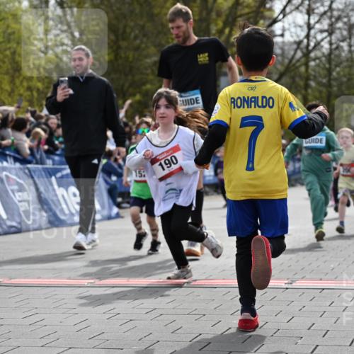 12.04.2026 - 45. Internationalen Wilhelmsburger Insellauf J. Mangold http://msf.ph/oto/9520748 12.04.2026 14:09:46 Ziel 921, 251, 945, 934, 212, 735, 190, 240, 1520, 206, 908, 776, 172, 183, 196, 449, 772 meine-sportfotos.de