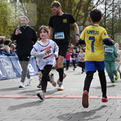 12.04.2026 - 45. Internationalen Wilhelmsburger Insellauf J. Mangold http://msf.ph/oto/9520750 12.04.2026 14:09:46 Ziel 921, 251, 945, 934, 212, 735, 190, 240, 1520, 206, 908, 776, 172, 183, 196, 449, 772 meine-sportfotos.de
