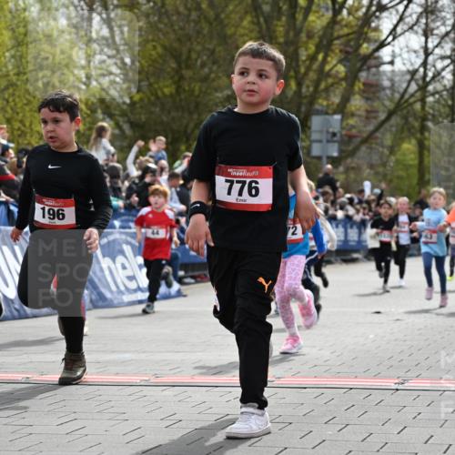 12.04.2026 - 45. Internationalen Wilhelmsburger Insellauf J. Mangold http://msf.ph/oto/9520775 12.04.2026 14:09:50 Ziel 240, 1520, 206, 908, 776, 172, 183, 196, 449, 772, 7, 917, 284, 44, 200, 563, 53, 712, 1512, 1525, 551, 764, 567 meine-sportfotos.de