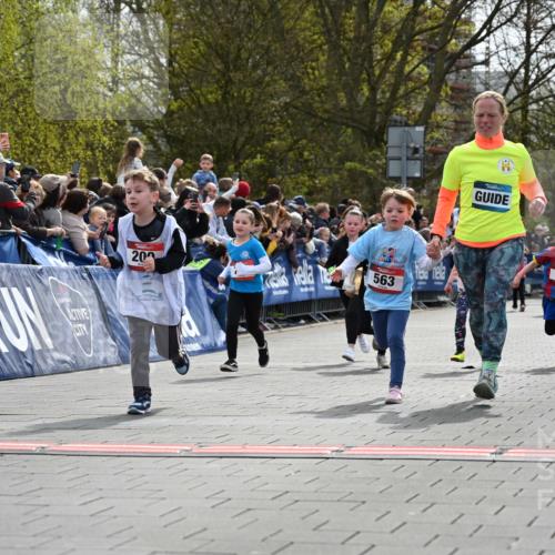 12.04.2026 - 45. Internationalen Wilhelmsburger Insellauf J. Mangold http://msf.ph/oto/9520791 12.04.2026 14:09:52 Ziel 206, 908, 776, 172, 183, 196, 449, 772, 7, 917, 284, 44, 200, 563, 53, 712, 1512, 1525, 551, 764, 567 meine-sportfotos.de