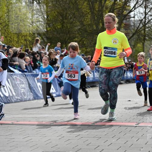 12.04.2026 - 45. Internationalen Wilhelmsburger Insellauf J. Mangold http://msf.ph/oto/9520800 12.04.2026 14:09:53 Ziel 908, 776, 172, 183, 196, 449, 772, 7, 917, 284, 44, 200, 563, 53, 712, 1512, 1525, 551, 764, 567, 720, 719 meine-sportfotos.de