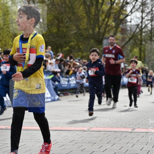 12.04.2026 - 45. Internationalen Wilhelmsburger Insellauf J. Mangold http://msf.ph/oto/9520833 12.04.2026 14:09:57 Ziel 200, 563, 53, 712, 1512, 1525, 551, 764, 567, 720, 719, 907, 158, 268, 543, 721, 1503, 736, 715, 6 meine-sportfotos.de
