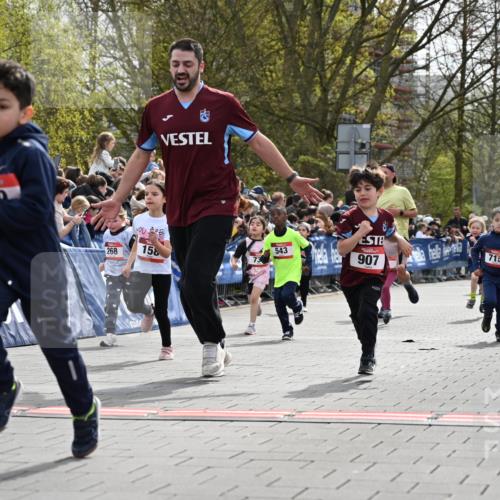 12.04.2026 - 45. Internationalen Wilhelmsburger Insellauf J. Mangold http://msf.ph/oto/9520843 12.04.2026 14:09:58 Ziel 53, 712, 1512, 1525, 551, 764, 567, 720, 719, 907, 158, 268, 543, 721, 1503, 736, 715, 6, 1504, 412, 681 meine-sportfotos.de