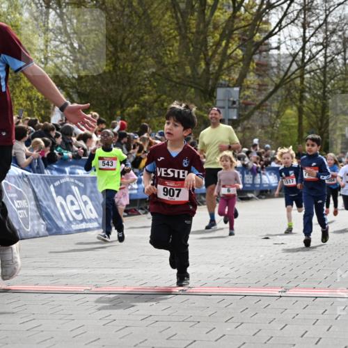 12.04.2026 - 45. Internationalen Wilhelmsburger Insellauf J. Mangold http://msf.ph/oto/9520849 12.04.2026 14:09:59 Ziel 720, 719, 907, 158, 268, 543, 721, 1503, 736, 715, 6, 1504, 412, 681 meine-sportfotos.de