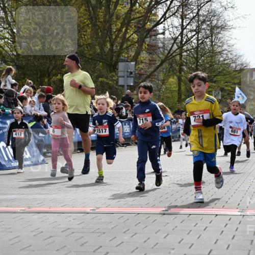 12.04.2026 - 45. Internationalen Wilhelmsburger Insellauf J. Mangold http://msf.ph/oto/9520858 12.04.2026 14:10:00 Ziel 720, 719, 907, 158, 268, 543, 721, 1503, 736, 715, 6, 1504, 412, 681, 640, 248, 441 meine-sportfotos.de
