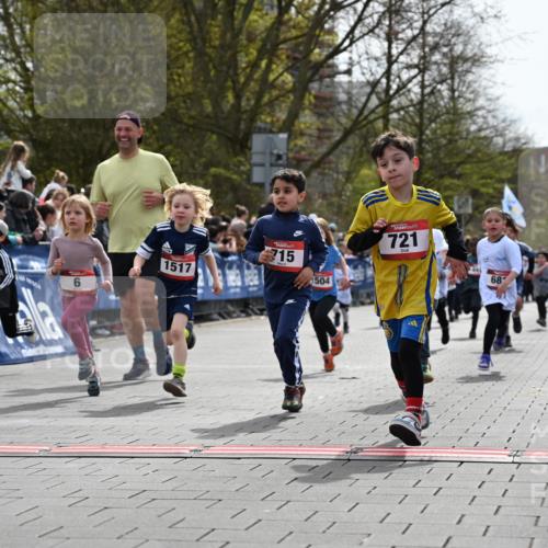 12.04.2026 - 45. Internationalen Wilhelmsburger Insellauf J. Mangold http://msf.ph/oto/9520861 12.04.2026 14:10:00 Ziel 720, 719, 907, 158, 268, 543, 721, 1503, 736, 715, 6, 1504, 412, 681, 640, 248, 441 meine-sportfotos.de
