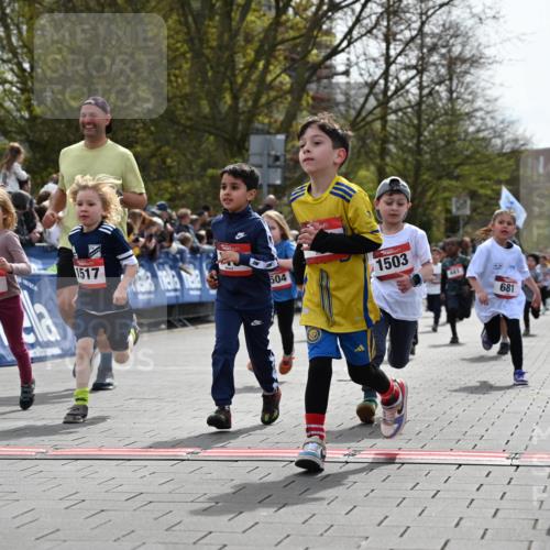 12.04.2026 - 45. Internationalen Wilhelmsburger Insellauf J. Mangold http://msf.ph/oto/9520865 12.04.2026 14:10:01 Ziel 720, 719, 907, 158, 268, 543, 721, 1503, 736, 715, 6, 1504, 412, 681, 640, 248, 441, 723, 119, 186 meine-sportfotos.de