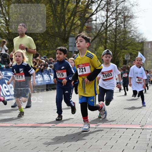 12.04.2026 - 45. Internationalen Wilhelmsburger Insellauf J. Mangold http://msf.ph/oto/9520866 12.04.2026 14:10:01 Ziel 720, 719, 907, 158, 268, 543, 721, 1503, 736, 715, 6, 1504, 412, 681, 640, 248, 441, 723, 119, 186 meine-sportfotos.de