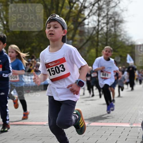 12.04.2026 - 45. Internationalen Wilhelmsburger Insellauf J. Mangold http://msf.ph/oto/9520873 12.04.2026 14:10:02 Ziel 907, 158, 268, 543, 721, 1503, 736, 715, 6, 1504, 412, 681, 640, 248, 441, 723, 119, 186, 224 meine-sportfotos.de