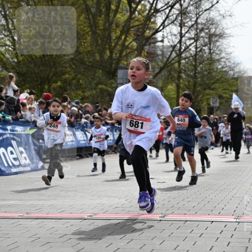 12.04.2026 - 45. Internationalen Wilhelmsburger Insellauf J. Mangold http://msf.ph/oto/9520876 12.04.2026 14:10:03 Ziel 907, 158, 268, 543, 721, 1503, 736, 715, 6, 1504, 412, 681, 640, 248, 441, 723, 119, 186, 224, 745 meine-sportfotos.de